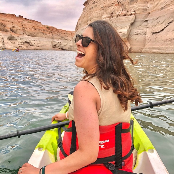 Meet your Posher, Ariana - Picture 4 of 14